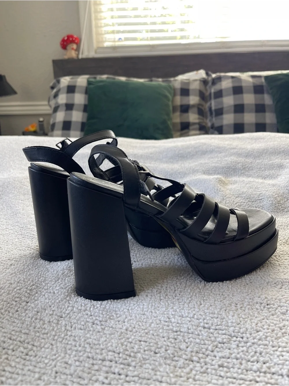 Wild Pair Women’s Black Platform Block Heel Strappy Sandals Size 7M Gladiator